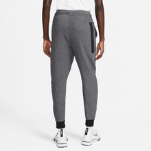 Calça Sportswear Nike Tech Fleece - Cinza e Preto