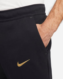 Calça Chelsea Tech Fleece - Preto e Dourado