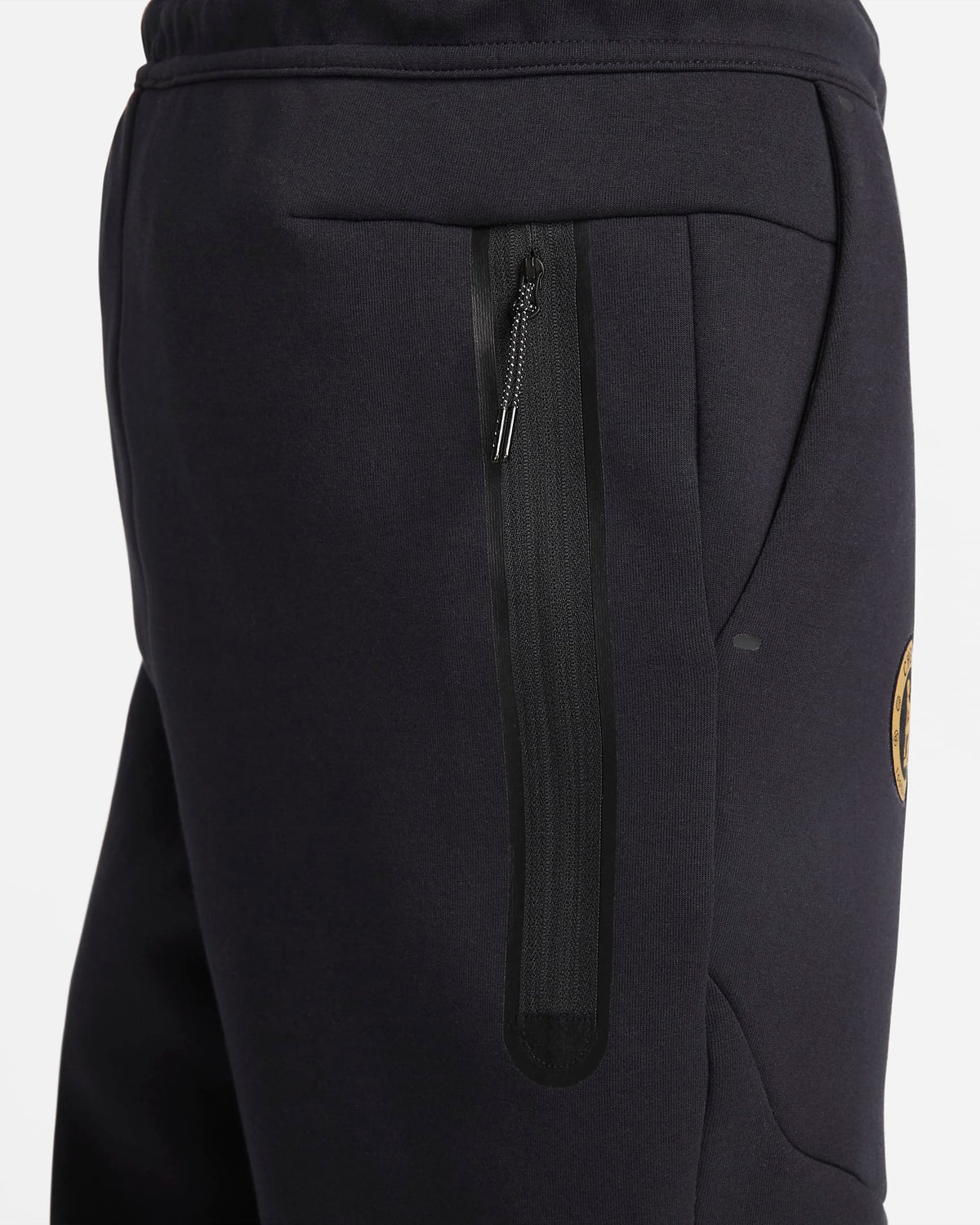 Calça Chelsea Tech Fleece - Preto e Dourado