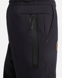 Calça Chelsea Tech Fleece - Preto e Dourado